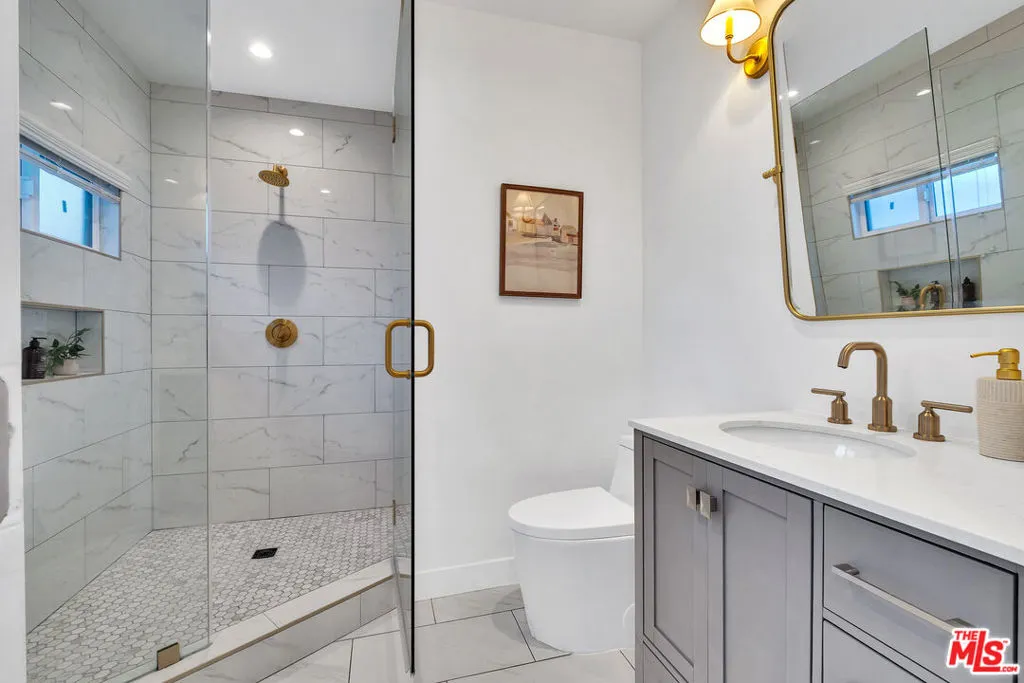 7832 Croydon Avenue, Los Angeles, California 90045 home-pic-25